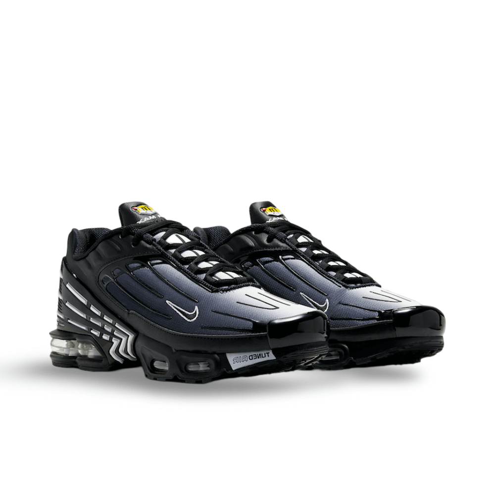 Side image of the nike Air max plus 3 obsidian blue/black. this image shows two of the pairs side by side