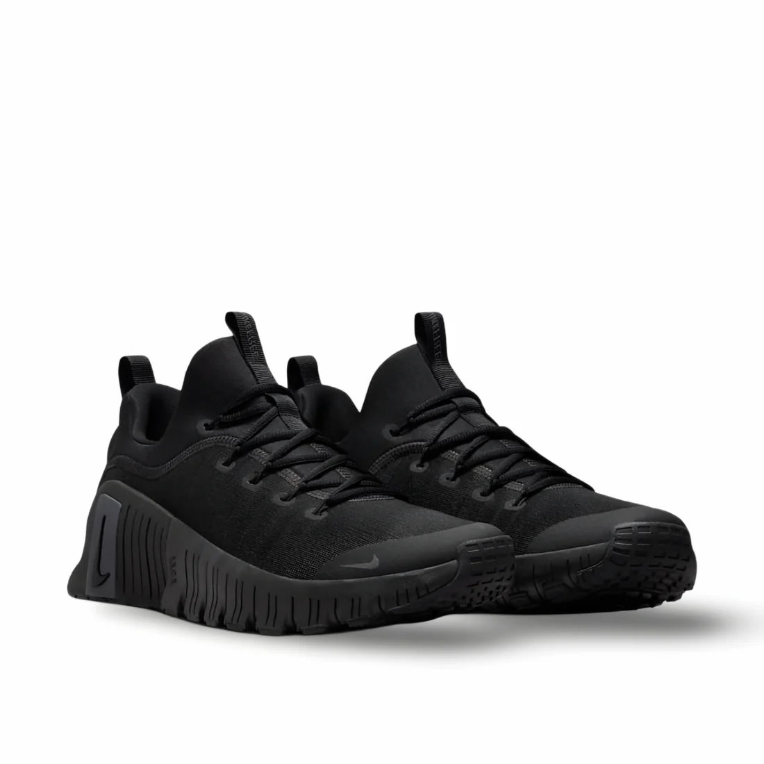 Front view of Nike Free Metcon 6 "Full Black" training shoe showcasing all-black design, lacing system, and flexible forefoot | Stealthy black workout shoe
